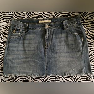 Vintage Old Navy distressed wash blue denim skirt with raw hem. ALTERED in size.